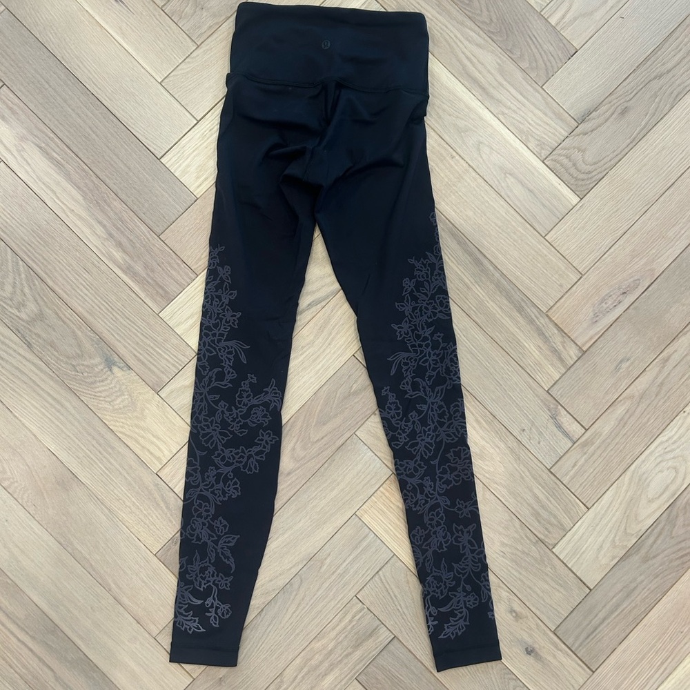 Lululemon Black Floral Print Leggings – Size 2 (High-Rise)